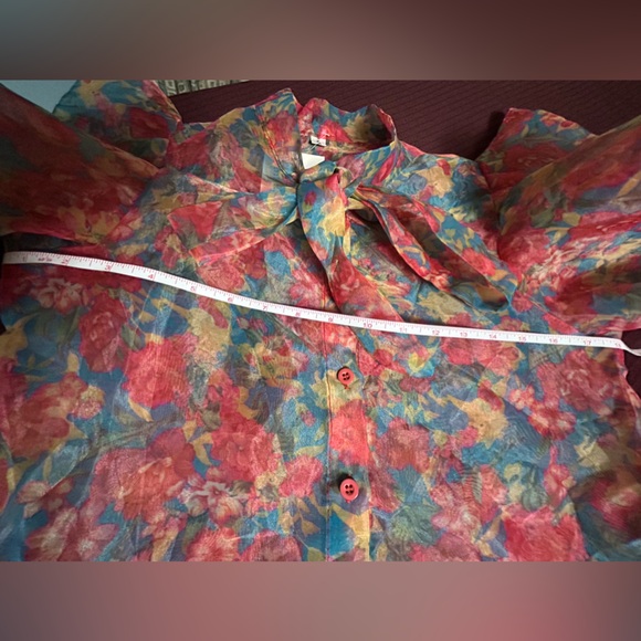 Sheer pointy puff sleeve floral blouse - Picture 6 of 9